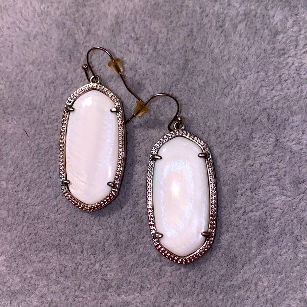 Kendra Scott Elle earrings!!